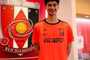 浦和、豪州人18歳ディドゥリカと契約を発表！身長2mの大型DF「誇りと喜び感じる」（関連まとめ）