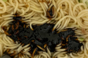 【画像】カップ焼きそばUFOの特濃ソースとかいうやつ食うんだがｗ