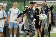 MLSオールスター選出の高丘陽平、“クロスバー当てチャレンジ”で見事なキック披露