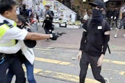 【動画あり】香港でまたしても学生が警官に撃たれる、学生は武器も持たいない丸腰状態だった