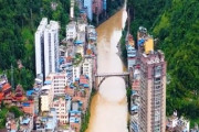中国、とんでもない峡谷の都市が発見される　[2/23]