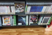 海外「日本のゲーム屋のXBOXセクションが小さすぎて草」