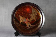 能登半島地震の被害から免れた輪島塗の皿としてFF14コラボデザインの蒔絵飾皿「龍神」がニュースで取り上げられる。日本ファンフェスにも展示されたとんでもないクオリティの作品