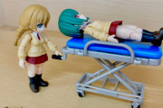 患者さんを運ぶあの「ストレッチャー(可動式)」がフィギュアになってガチャに登場！