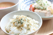 子供「ご飯食べられない！」俺「はい！ふりかけ～」嫁「ヤメテエエエエッッッ！！イヤァァァッッ！！」←は？