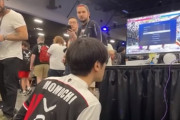 【EVO 2023】ももち選手が魅せた勝利への情熱、次の対戦相手がプレイしていた台に行きローカルリプレイを見て研究。それを見た海外勢「マジかよ・・・」
