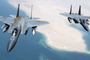 米空軍のF-15C戦闘機イーグル2機が中央司令部の担当区域上空を飛行！