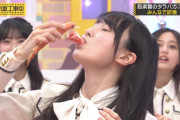 【gif】カニを食べてる時に後ろで一緒に口開いちゃう井上和ちゃんかわええｗ【乃木坂46】