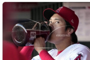 米記者「大谷が水飲んでる！僕も飲んだよ?大谷がバナナ食べてる！僕も食べたよ?」