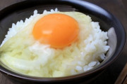 【夜食】「卵かけご飯」へ手軽に出来るトッピングを教えてくれ