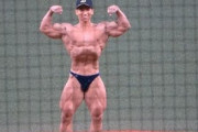 日本のボディビル界を背負う男が見せた大暴投に全米騒然！←「MLBも見習おう」（海外の反応）