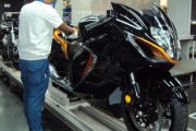 スズキ、新型「Hayabusa（ハヤブサ）」をインドで組み立てて発売