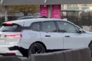 BMWがボディカラーを変化できる車を発表したらしい　映像で見てもVFXにしか見えないな #ces2022