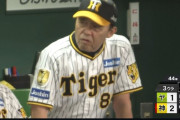 阪神岡田監督がリクエスト失敗に困惑の表情　三回に近本の二盗を巡り　スタンドもどよめく　長時間の映像判定の末
