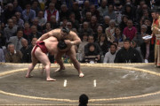【動画】炎鵬、高安に上手引かれるも下手投げ！！！！！！