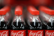 【悲報】「コカ・コーラ」などの飲料、ついに200円以上に値上げ