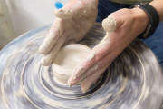 【gif】女さん、陶芸体験で思わず変なモノを作ってしまい赤面ｗｗｗｗｗｗｗ