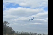 超低空飛行中のウクライナ空軍Su-27戦闘機「フランカー」…かっけえなあ！