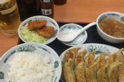 彡(;)(;)「もう限界や。仕事やめよ…」日高屋店員「ビールと餃子お待たせしました」