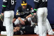 SB近藤がヒヤリ　左翼ファウル飛球追いフェンスにジャンプも着地で後頭部を打つ　担架用意もプレー続行　その後交代