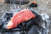 【相談】食べ放題で余った肉を七輪の中にポイッ「炭がダメになった3万円払え」従うしかない？