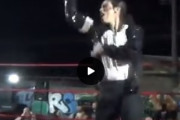 マイケル・ジャクソンさんに扮した男がプロレスのリングに上がり、インターネット上で話題に！海外の反応