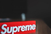 今までsupremeを「スーパーミー」って読んでたんだがみんなそうだよな？