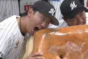 画像　ロッテドラ２宮崎さん、でかいパイの実にがっつく