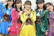“不適切発言”で活動自粛のアイドル、たこやきレインボーの春名真依さんの処分に賛否