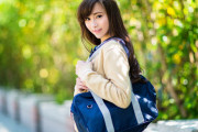 【画像】JKさん、カバンがスカートに引っかかってしまいパンツが丸見えにｗｗｗｗｗｗｗｗｗ