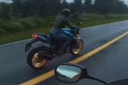 【動画】追い越し禁止を無視して対向車線に飛び出したバイクの末路