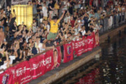 歓喜の虎党、道頓堀ダイブが次々発生　橋上対策も遊歩道からドボン　前日には吉村府知事が「飛び込まないで」「水位下げるかも」訴え