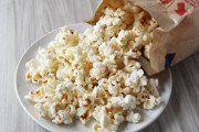 コストコ「バイトの時給は1400円。ガソリンも格安で売る」→地元民「地元の経済を壊すな」とブチギレ