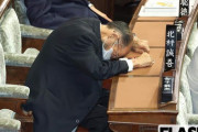岸田派・北村誠吾氏の本会議場での爆睡が凄い　22年で“実質収入11億円”、仕事中に眠れる「国会議員」というお仕事