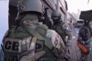 ポーランド警察特殊部隊の突入が「こんにちは」と叫んでるようにしか聞こえないと話題に！