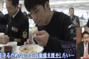 【朗報】自衛隊勧誘「自衛隊に入ればなんと毎日ご飯が食べられます！年に1回ステーキも出てきます！」