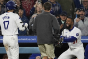 大谷翔平のドジャース1号をひまわりの種で祝福したT・ヘルナンデス「チーム全体が彼より喜んでいた」