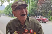 【画像】中国、1943年生まれ「抗日戦争」で活躍したおじいさん、勲章もいっぱい～！
