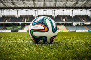 昔のサッカー実況「はい。入りました。ゴールイン。」今のサッカー実況「
