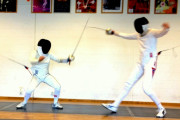 【画像】ブルース・ディッキンソン(178cm)が平均身長のフェンシング選手と試合した結果ｗｗｗ