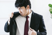 【悲報】帰りの電車のおっさん、ガチで臭い