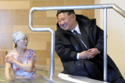 【画像】金正恩｢北朝鮮に温泉作った！！！！｣
