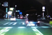 居眠り運転！？和歌山でふらふらしていた車が横転事故を起こす瞬間がドラレコに映る。