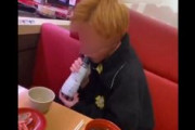 【ペロリスト】スシロー迷惑動画、しょうゆ差しなめた少年を提訴…6700万円損賠請求