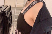 【画像】ド貧乳「私じゃ興奮しないよね・・・」