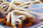 東京のうどんを見た大阪人「こんな黒ずんだもん食えるかい！」