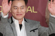 【中央日報】韓国有名俳優イ・ソジンをポーター扱い？　アカデミー賞授賞式でバッグ預けた米国女優