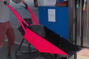 【動画】日本の電動ねこ車がポーランドでとんでもない乗り物になるｗｗｗｗｗｗ