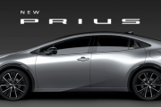 トヨタ、新型「プリウス」を世界初公開