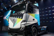 【悲報】メルセデス・ベンツ、航続距離800kmのEVトラックを発表。大型車も水素よりEVへ
